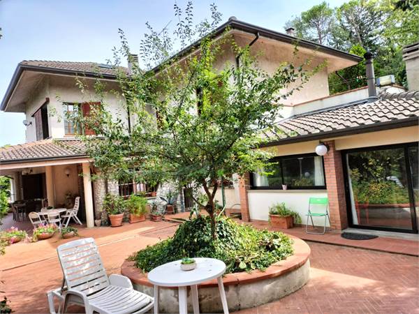 Villa indipendente con 5000 mq di terreno e ampi spazi – Villa Verucchio (RN)